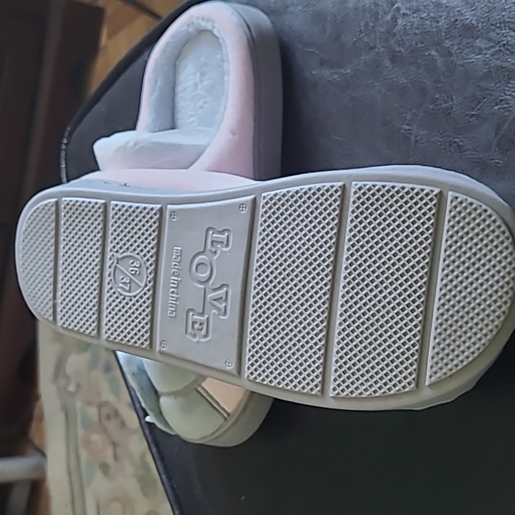 Women's slippers. - Picture 4 of 4